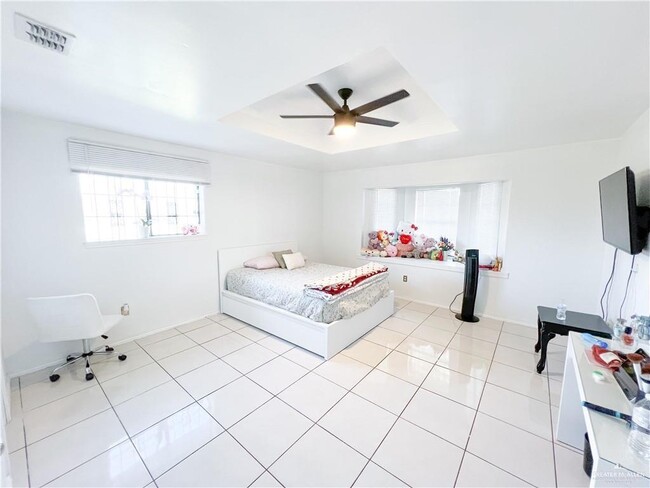 Building Photo - 23 Western Rd