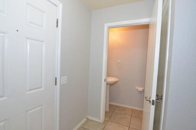 Building Photo - 7421 Elk Pass Dr