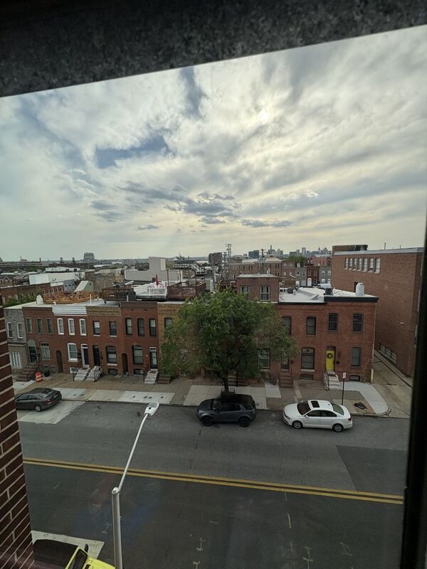 Building Photo - 923 S East Ave