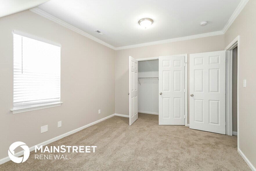 Building Photo - 3601 Kristofer Dr