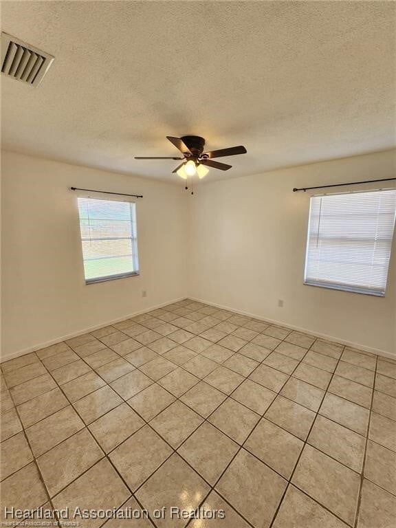 Building Photo - 3302 Dolphin Dr