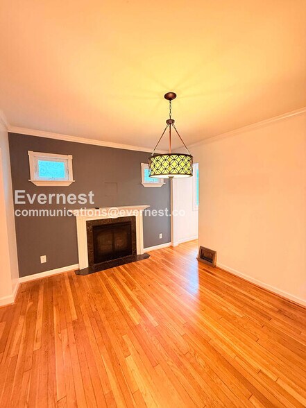 Building Photo - 1557 Leroy St
