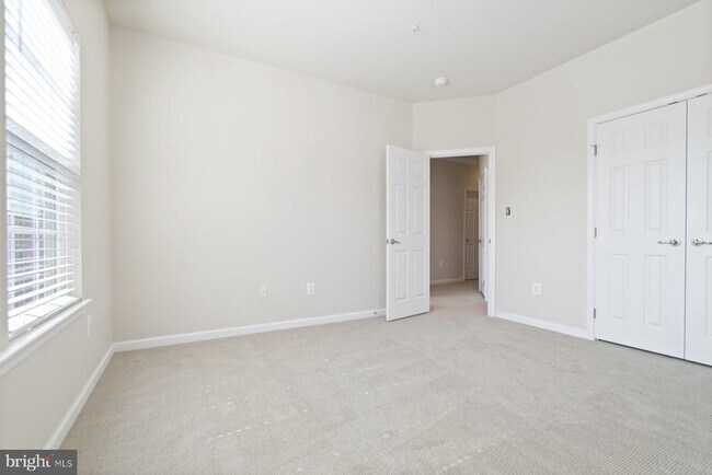 Building Photo - 320 Chessington Dr