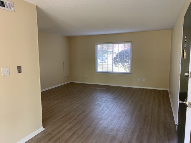 Building Photo - 5800 Falls of Neuse "B", 2-bd, 2-ba condo,...