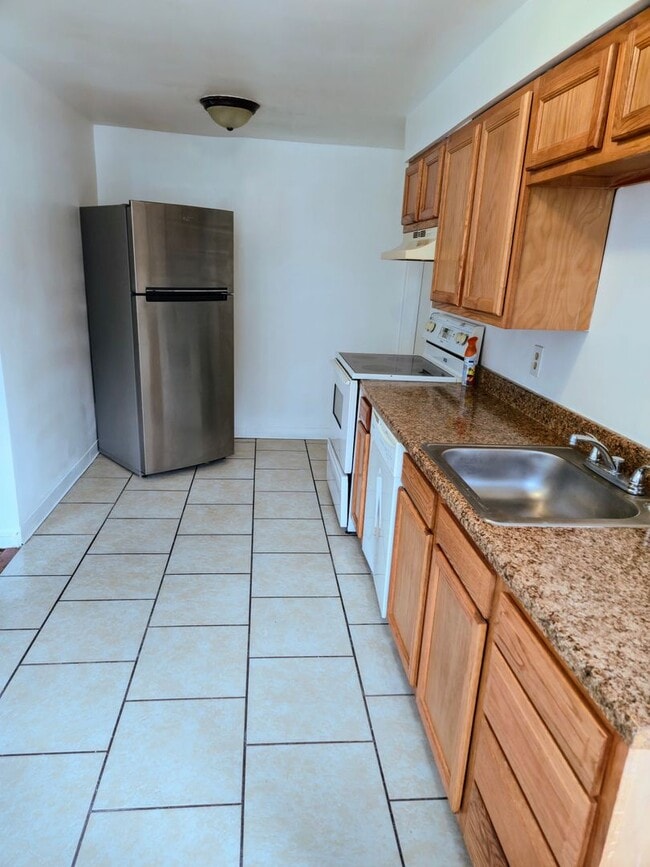 Primary Photo - 729 E Morton St