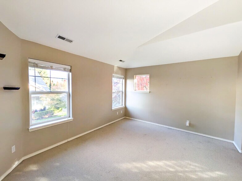 Building Photo - 2407 NE Mocha Way