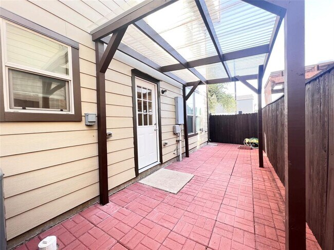 Building Photo - 6363 Fairdale Ln