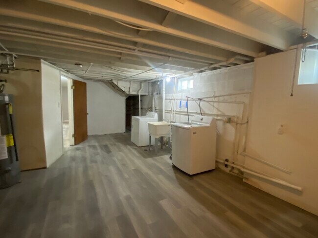 Building Photo - 426 Berteau Ave