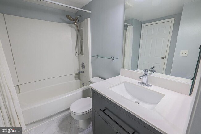Building Photo - 9 Stillwood Cir