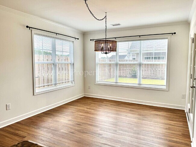 Building Photo - 5283 Vespar Ct