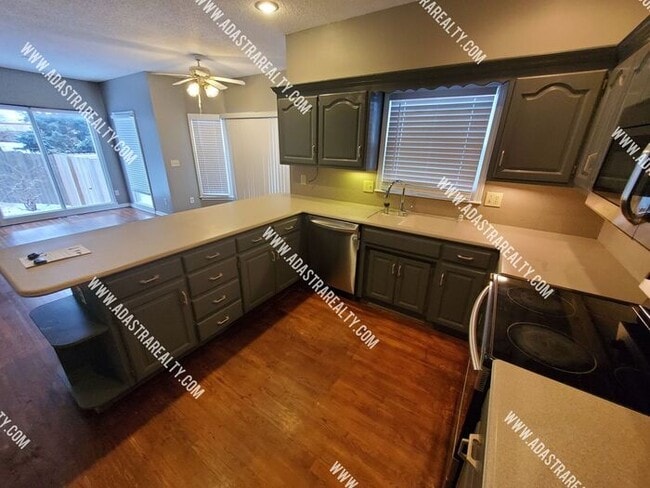 Building Photo - Gorgeous Blue Valley Home-Available in JULY!!