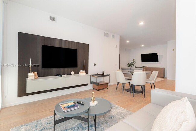 Building Photo - 398 NE 5th St