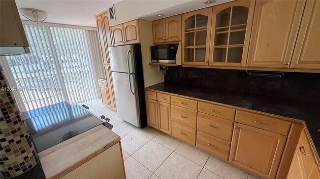 Building Photo - 2921 SW 87th Ave