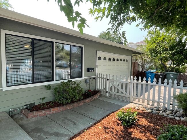 Two Car Attached Garage - 1515 Redwood Ave