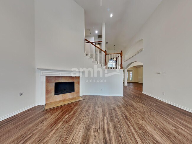 Building Photo - 222 Paradise Way