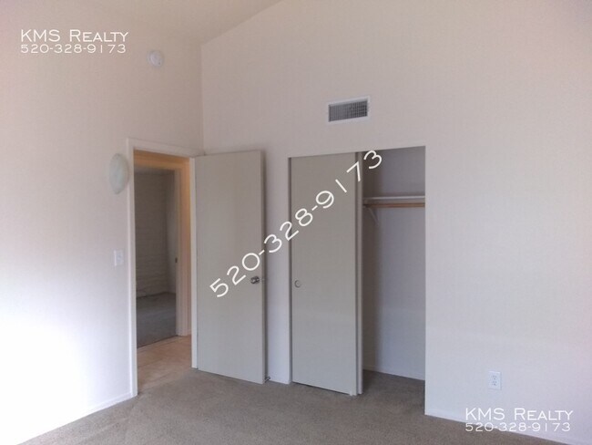 Building Photo - 4 Bedroom 2 Bath -824 W Oahu Circle - OWNE...
