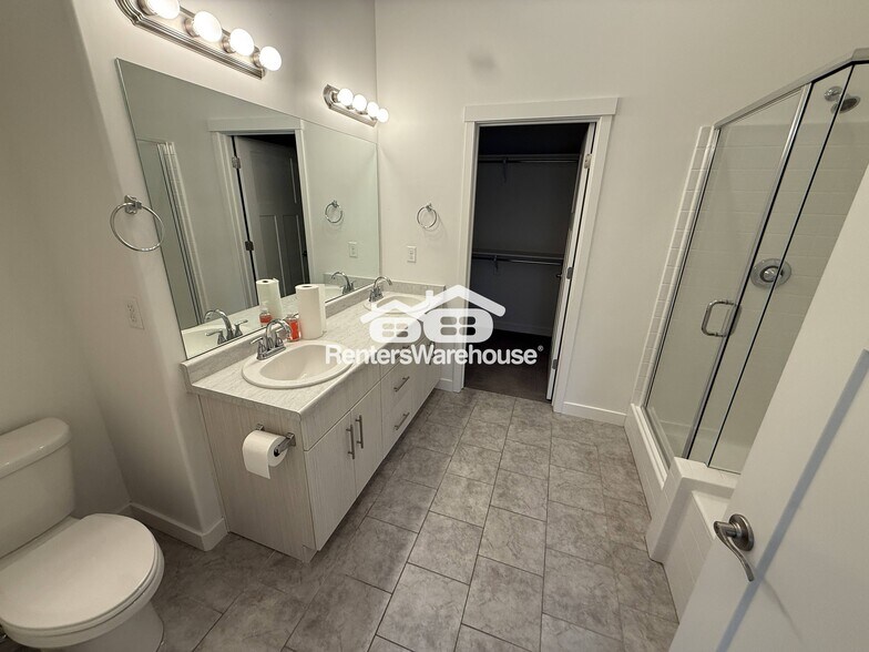 Building Photo - 14792 Chimney Pass Dr