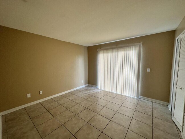 Building Photo - 3024 Santa Barbara Blvd