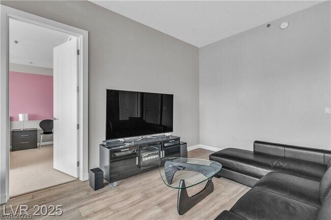 Building Photo - 4525 Dean Martin Dr
