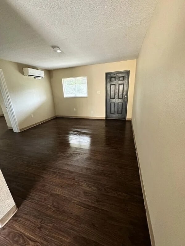 Building Photo - 3007 C.R. Smith St