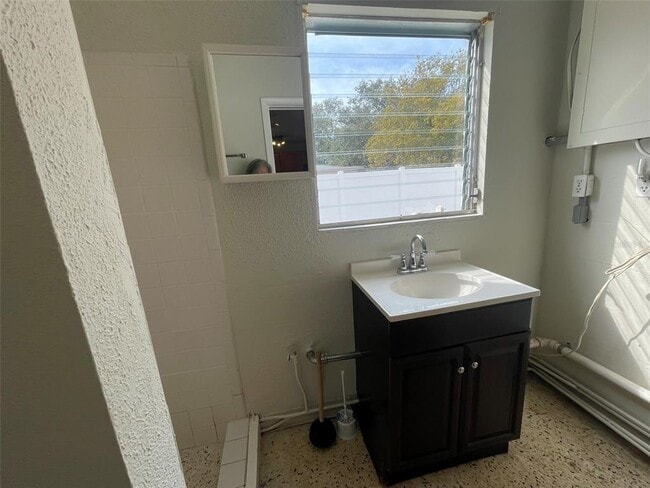 Building Photo - 804 53rd Ave Dr W