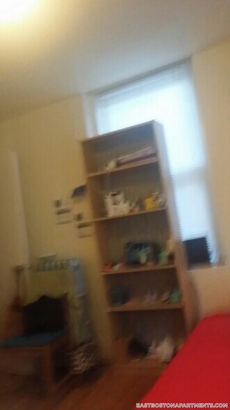 Building Photo - 210 Maverick St