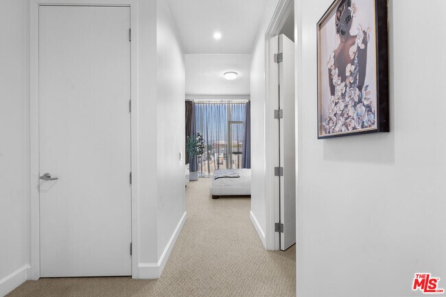 Building Photo - 3223 W 6th St