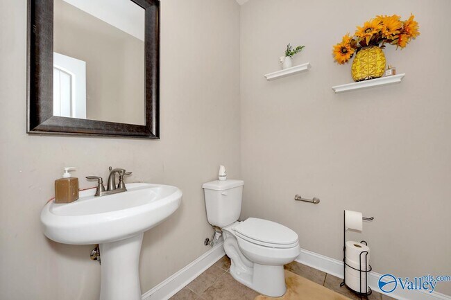 Building Photo - 216 SW Winterbranch Rd