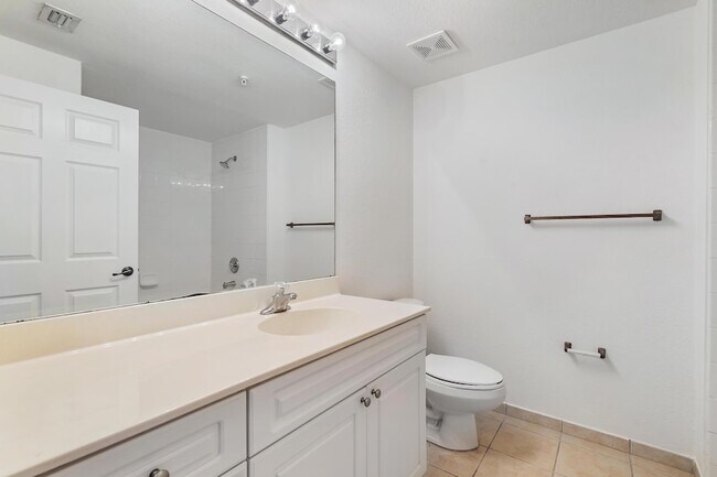 Building Photo - 3022 Alcazar Pl