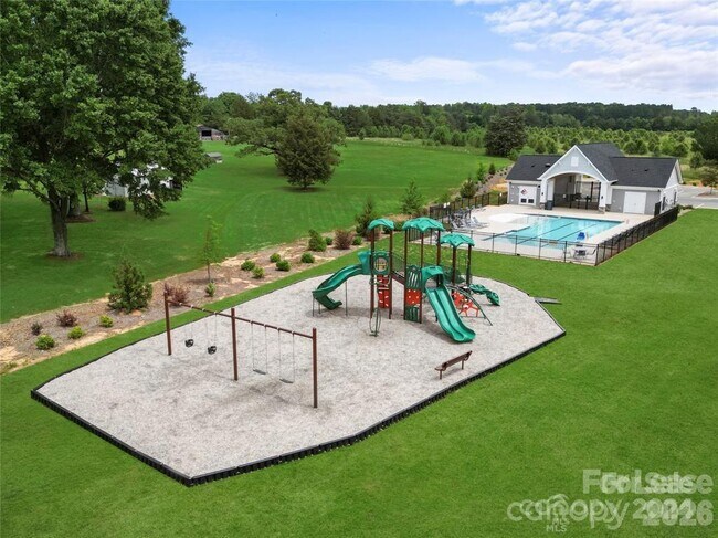 Building Photo - 3240 Laurel Brk Dr