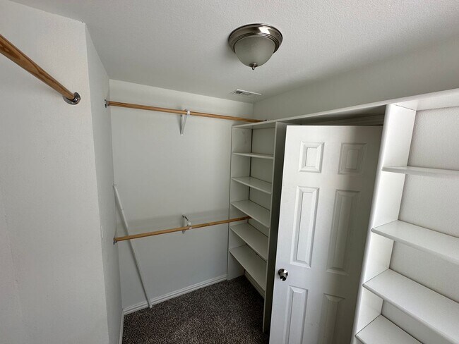 Building Photo - Make this Fairmount Showstopper Home!