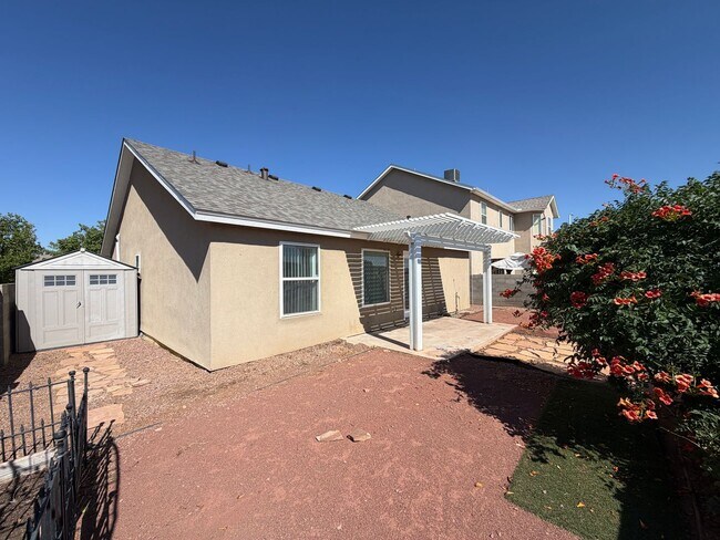Building Photo - 3 Bedroom Single Story Home Available Near McMahon Blvd NW & Kayenta St NW!