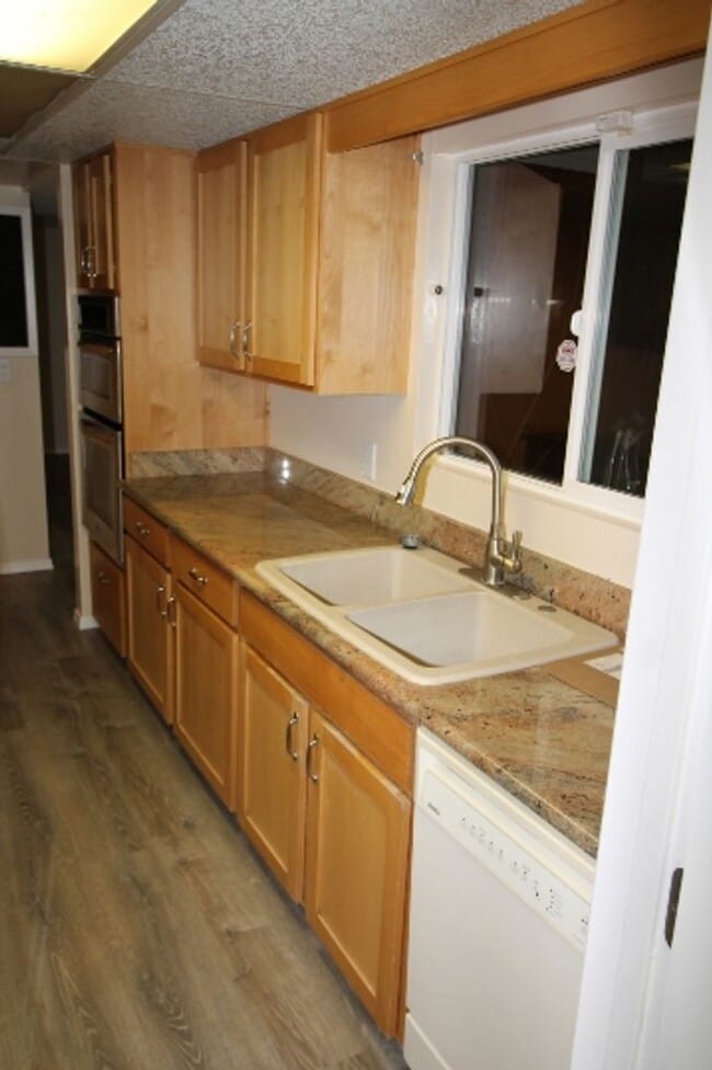 Building Photo - Beautiful Eastside Home