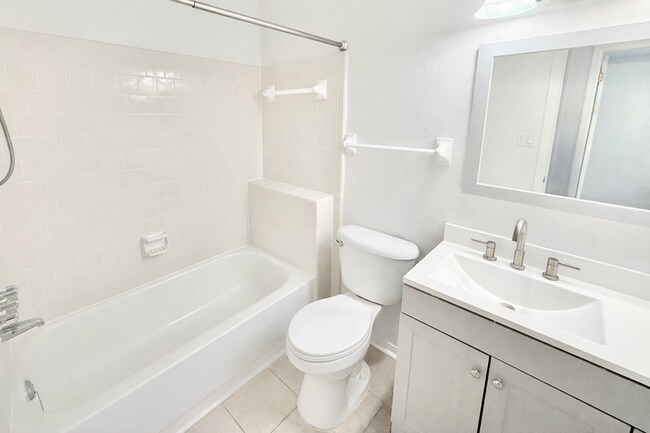 Building Photo - 4424 Bellview Ave