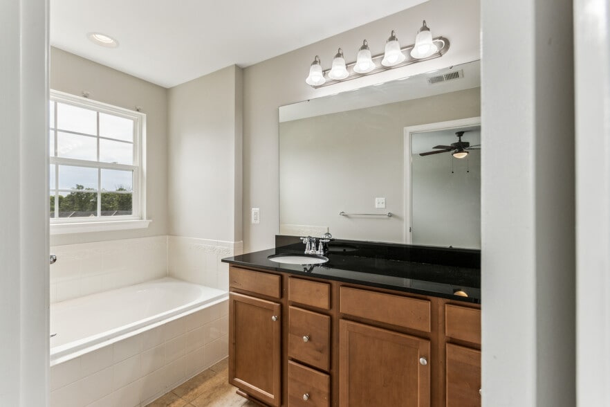Master Bathroom - 3107 Alliance Ct