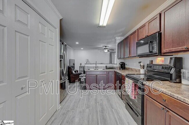 Building Photo - 1122 E Lee Rd