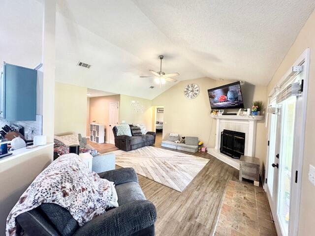 Building Photo - 422 Shoal Lake Dr