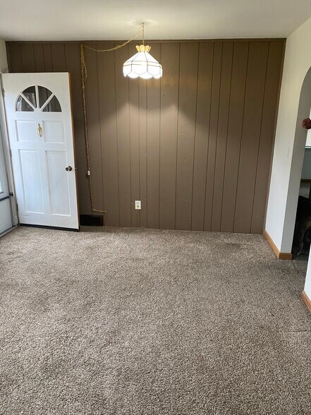 Building Photo - 41 E 2nd St