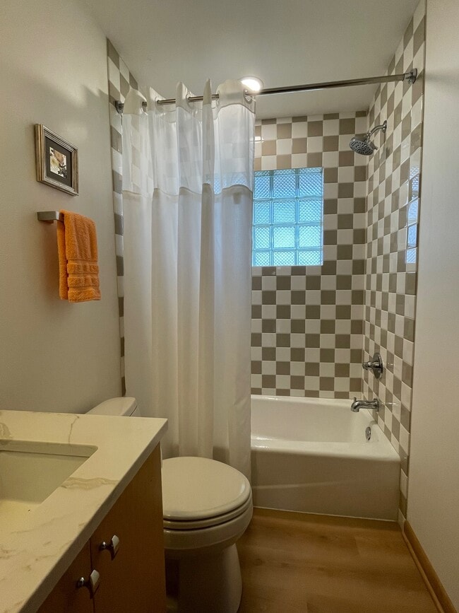 Building Photo - 506 N 91st St