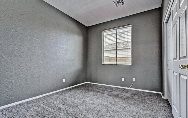 Building Photo - 14284 W Woodbridge Ave