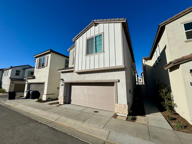 Building Photo - Brand New 4 bedroom Moreno Valley home wit...