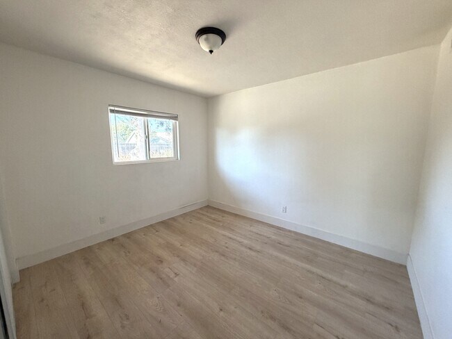 Building Photo - 240 E Winchester Dr