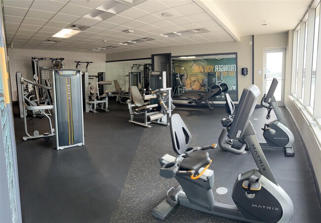 Building Photo - 1750 N Bayshore Dr