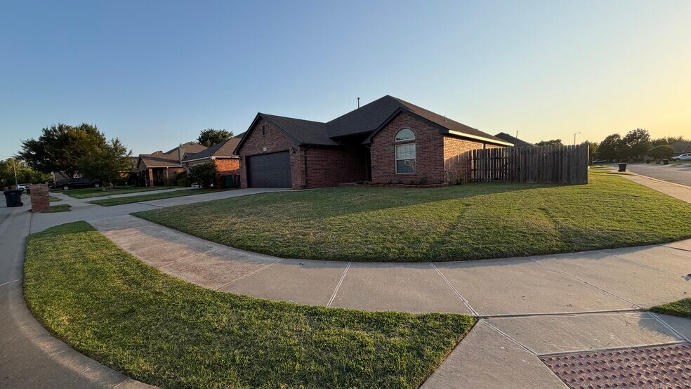 Building Photo - 2401 Chadsford Ln