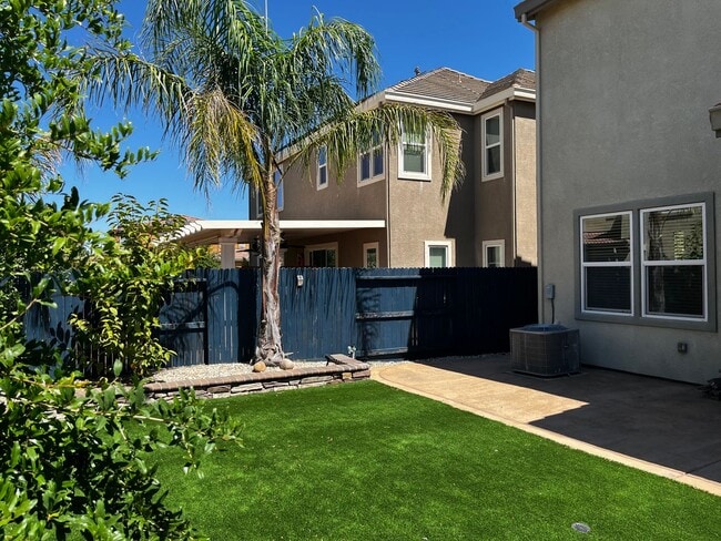 Building Photo - Executive 2828 Sqft. Rocklin 5 Bedroom, 4 ...