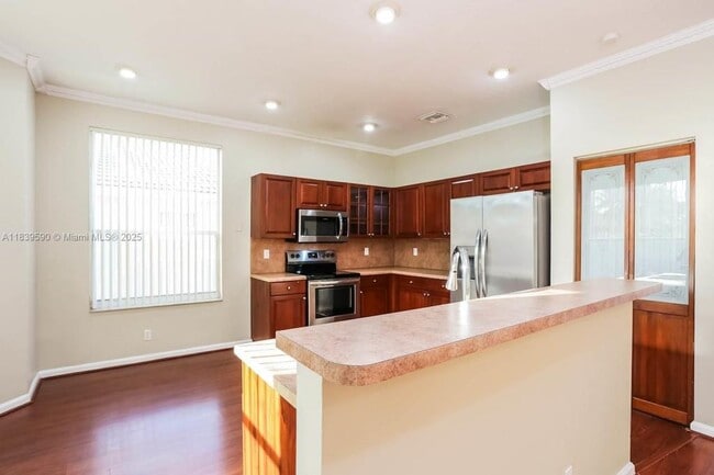 Building Photo - 1560 SW 194th Ave