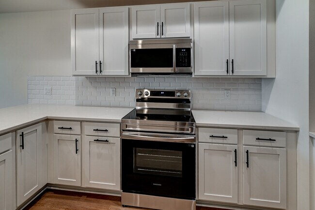 Building Photo - 4873 Lacy Rd