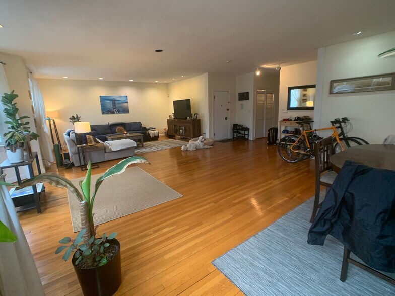 Building Photo - 20 Dean Rd