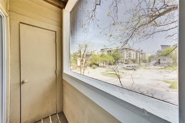 Building Photo - 2510 San Gabriel St