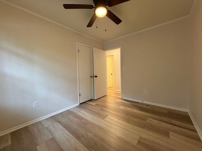 Building Photo - Large 4/2 with finished basement/bonus room- $1,895